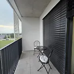 Modern On The Banks Of The Danube ברטיסלאבה