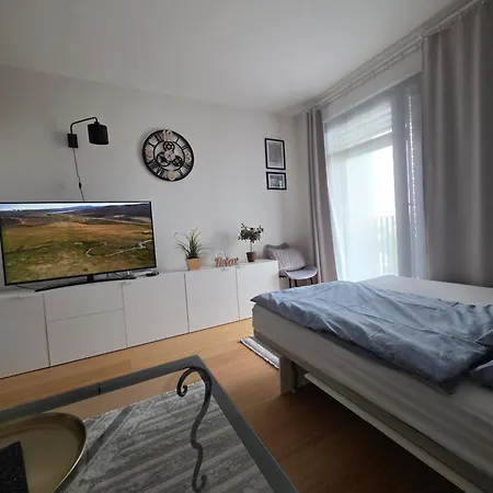Modern On The Banks Of The Danube * براتسيلافا