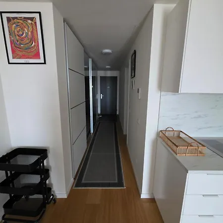 Modern On The Banks Of The Danube Apartman