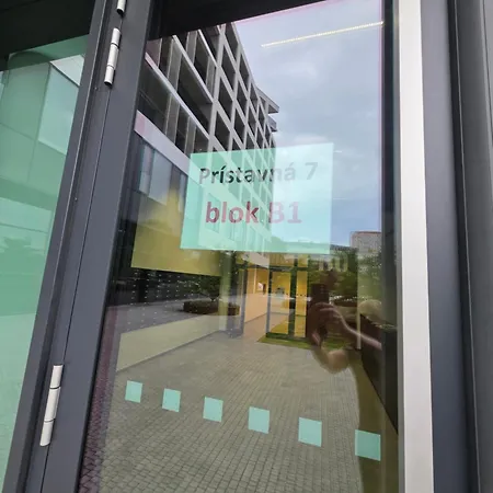 Modern On The Banks Of The Danube Apartman *