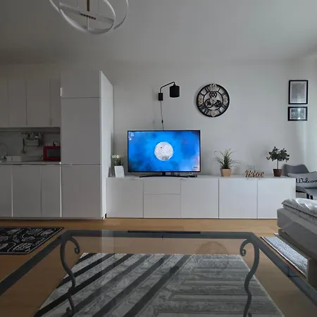 Modern On The Banks Of The Danube Apartman