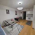 Modern On The Banks Of The Danube Apartmán