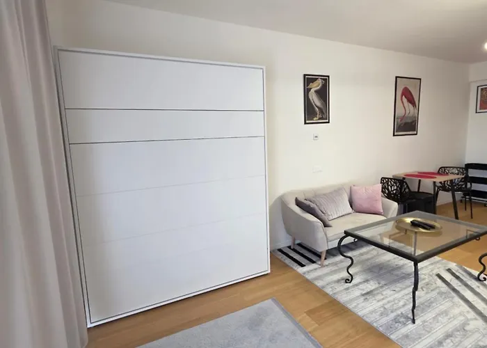 Modern On The Banks Of The Danube Appartement