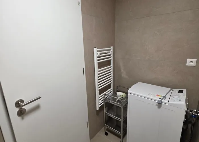 Modern On The Banks Of The Danube Appartement